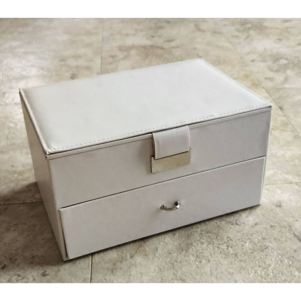Girls jewelry box to decorate
